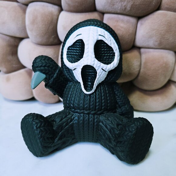 Hot Topic Other - GHOSTFACE Robots Knit Series Figure - NWOB